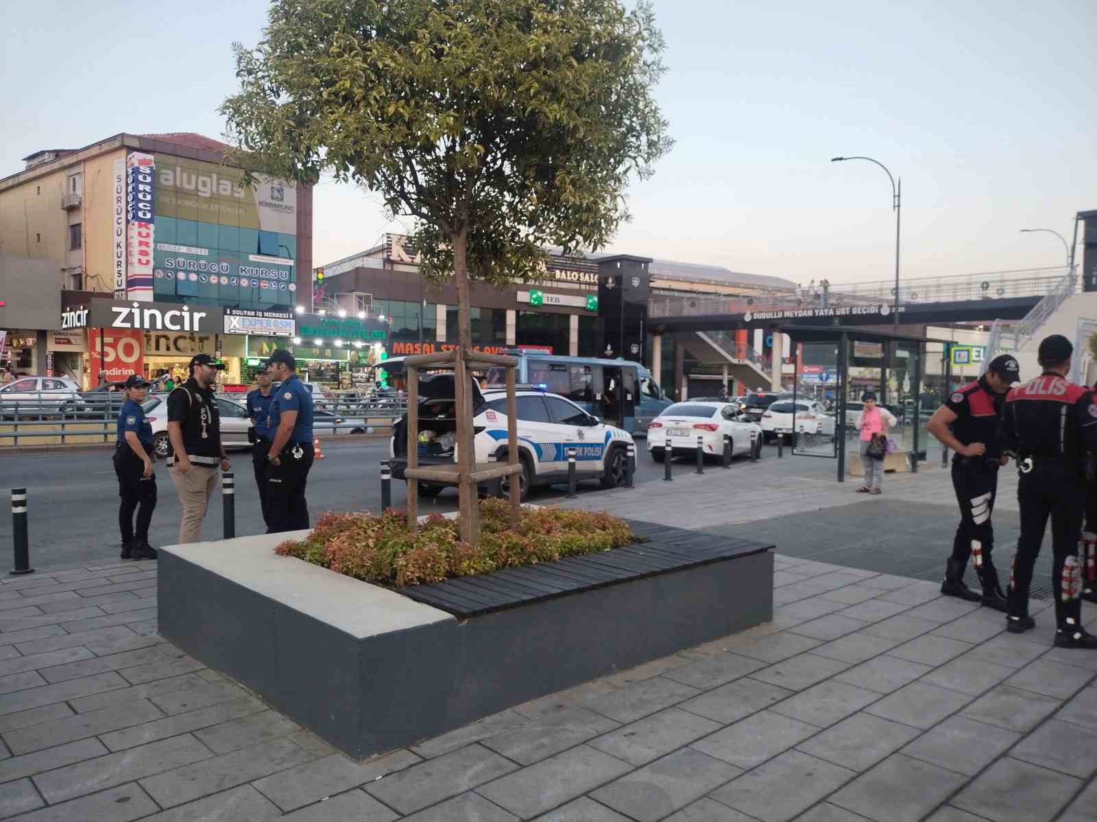 İstanbul Emniyet Müdürü Selami Yıldız, Ümraniye’de yapılan denetime katıldı