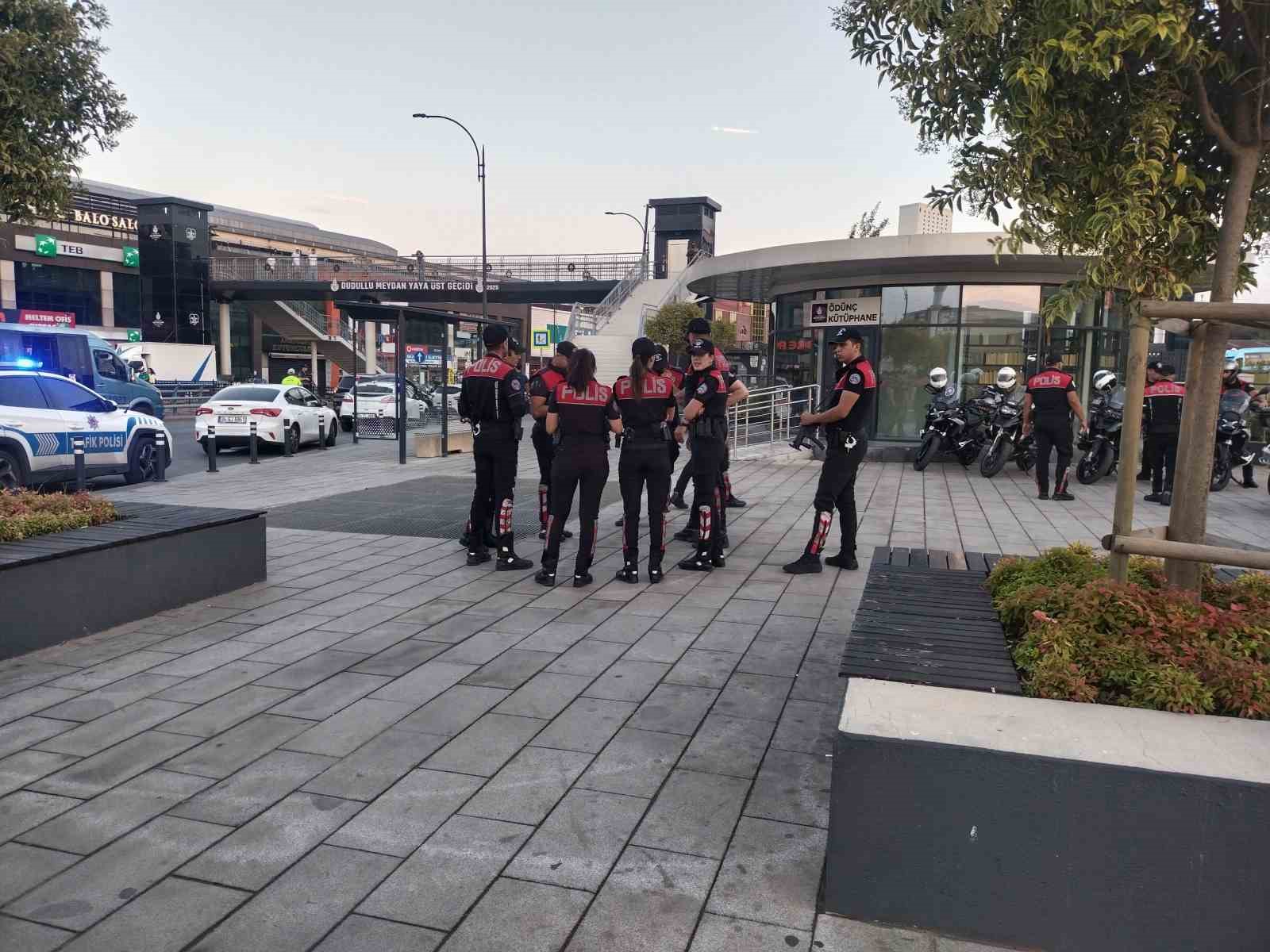 İstanbul Emniyet M&uuml;d&uuml;r&uuml; Selami Yıldız, &Uuml;mraniye&rsquo;de yapılan denetime katıldı
