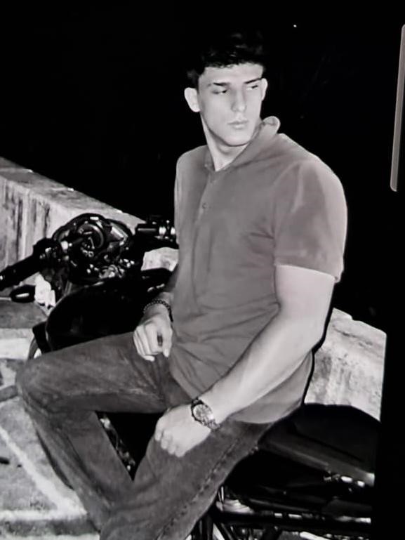 Otomobille çarpışan motosikletin genç sürücüsü hayatını kaybetti