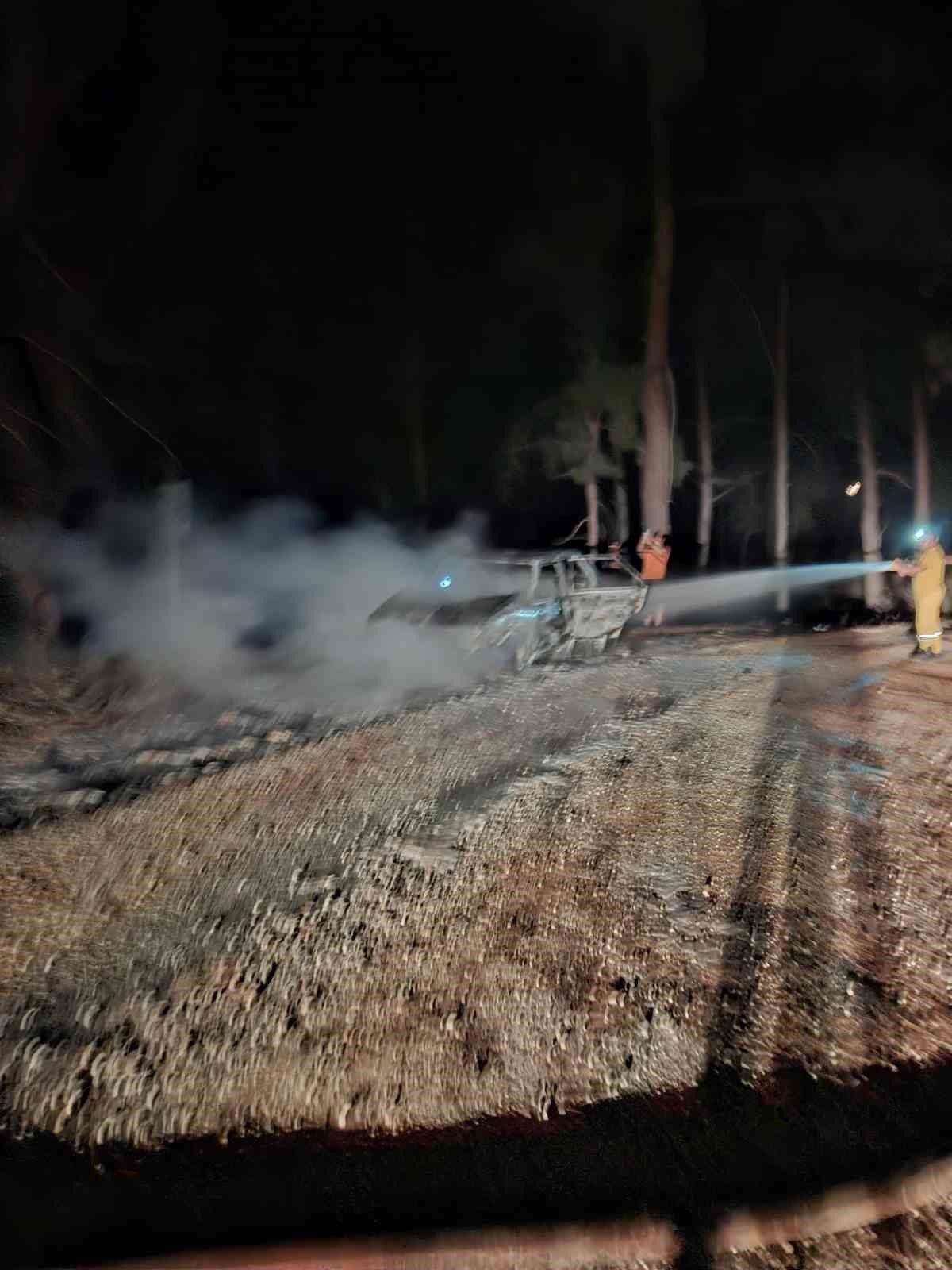 Seyir halinde alev topuna döndü, yangın ormana sıçramadan söndürüldü