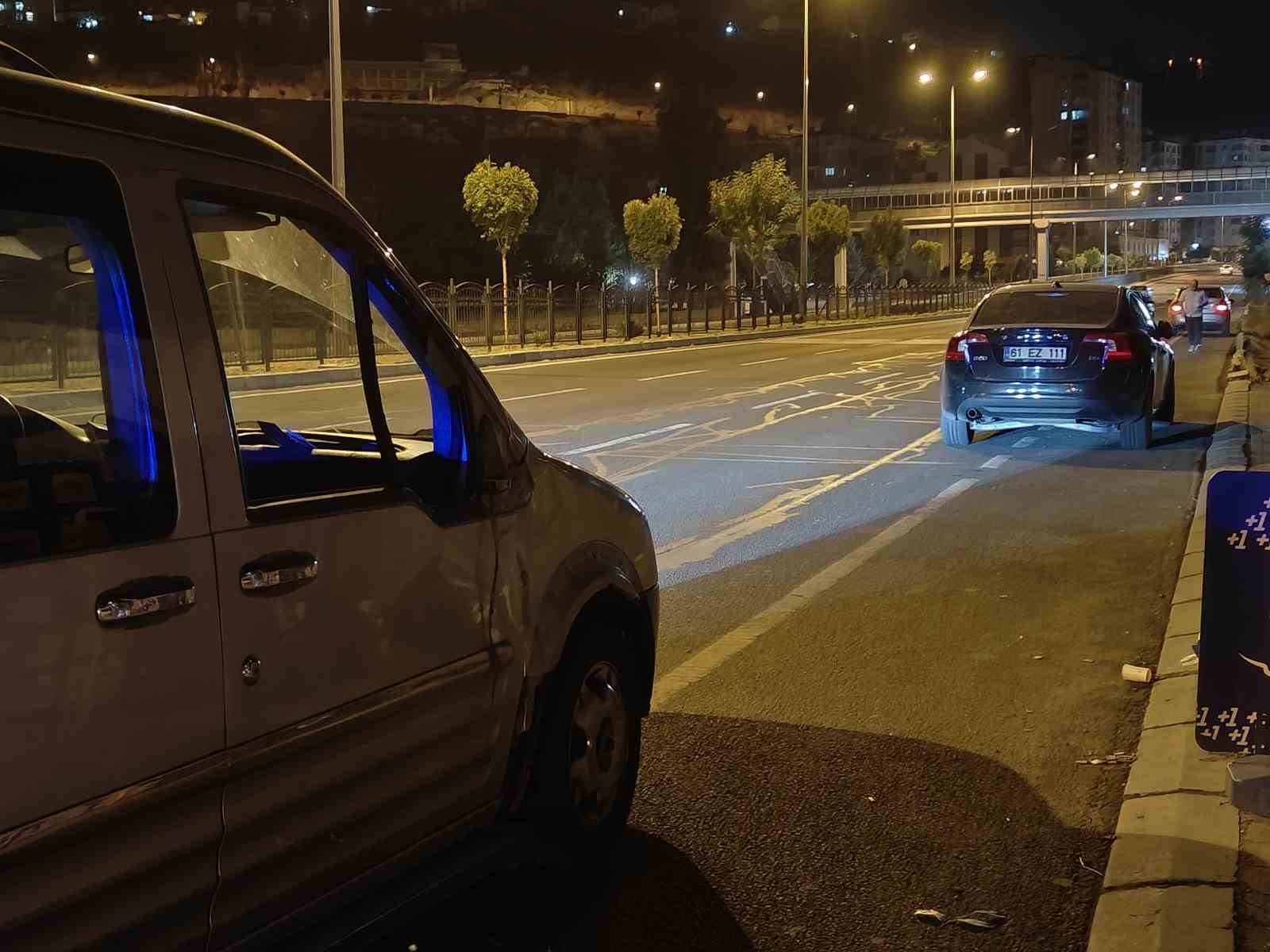 Kayseri’de feci kaza... Yolun karşısına geçen yayaya peş peşe 2 otomobil çarptı: 1 ölü