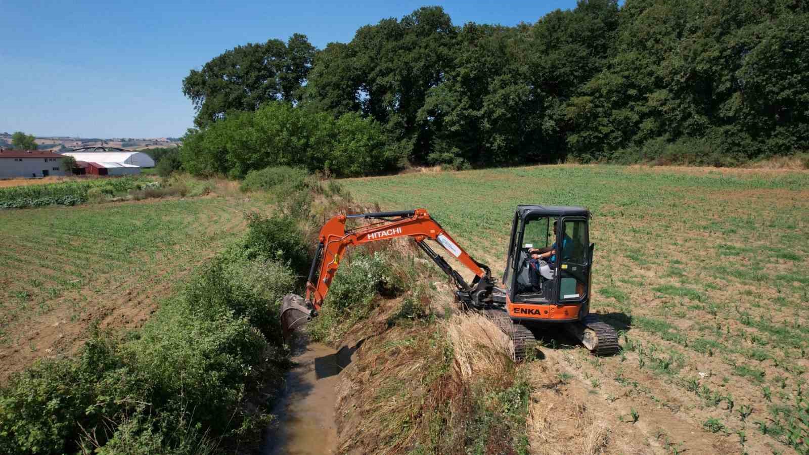 50 bin dekar tarım arazisini besleyen sulama kanallarında temizlik
