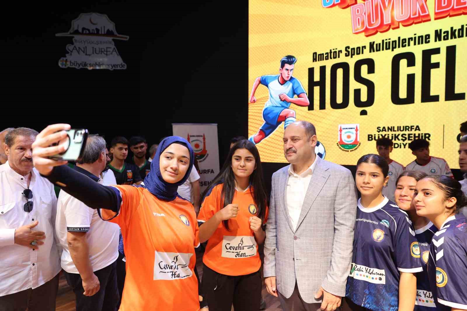anlurfada amatr spor kulplerine 6 milyon lira destek
