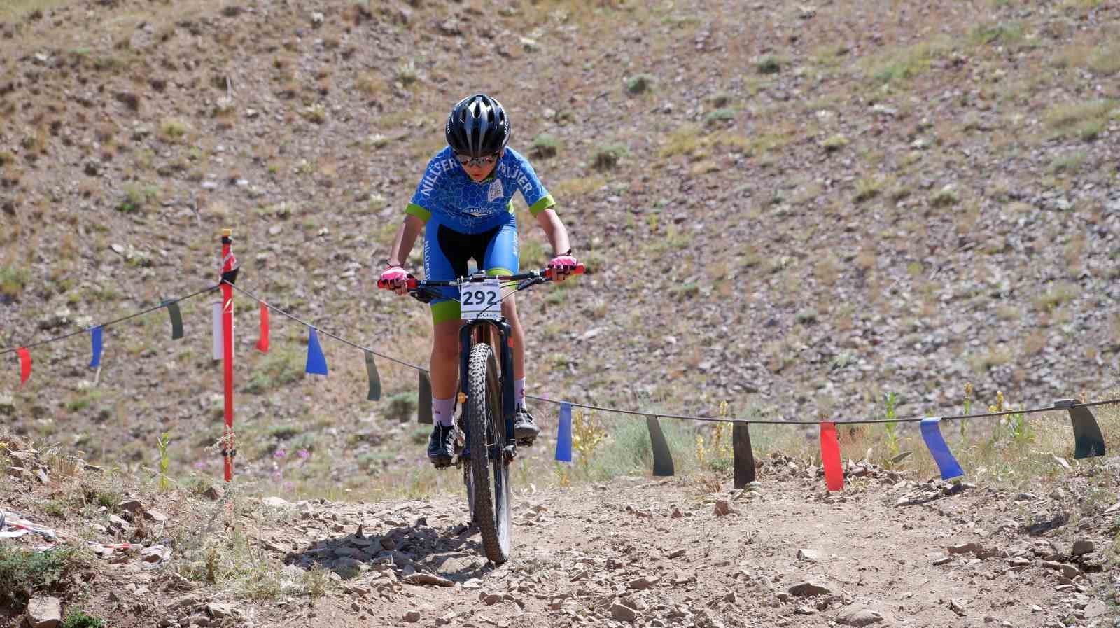 Palandöken’in zirvesinde pedal çevirdiler
