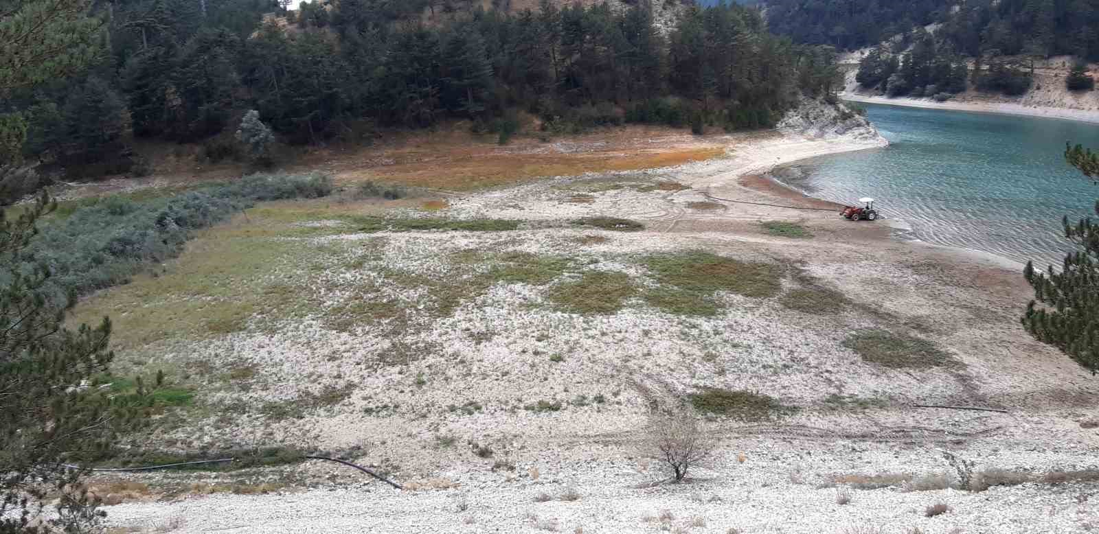 Aşırı sıcaklar Sünnet Gölü’nü vurdu: Sular çekildi, göl kuruma noktasına geldi
