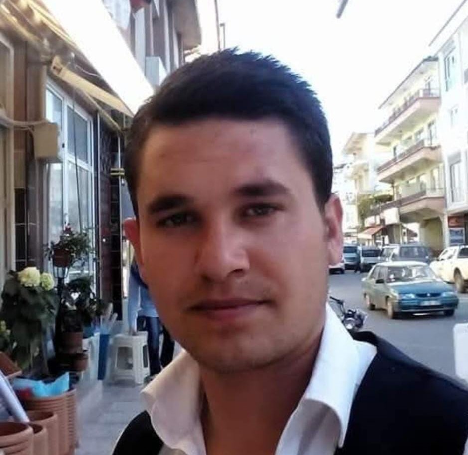 Sağlık çalışanı evinde ölü bulundu
