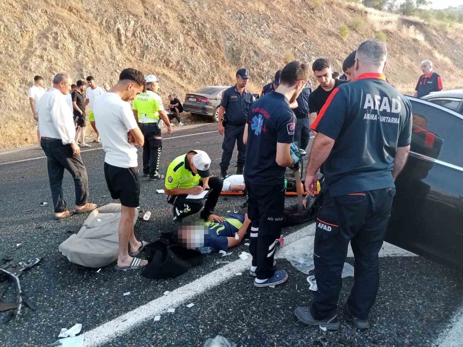 Elazığ’da otomobiller çarpıştı: 1’i ağır 6 yaralı