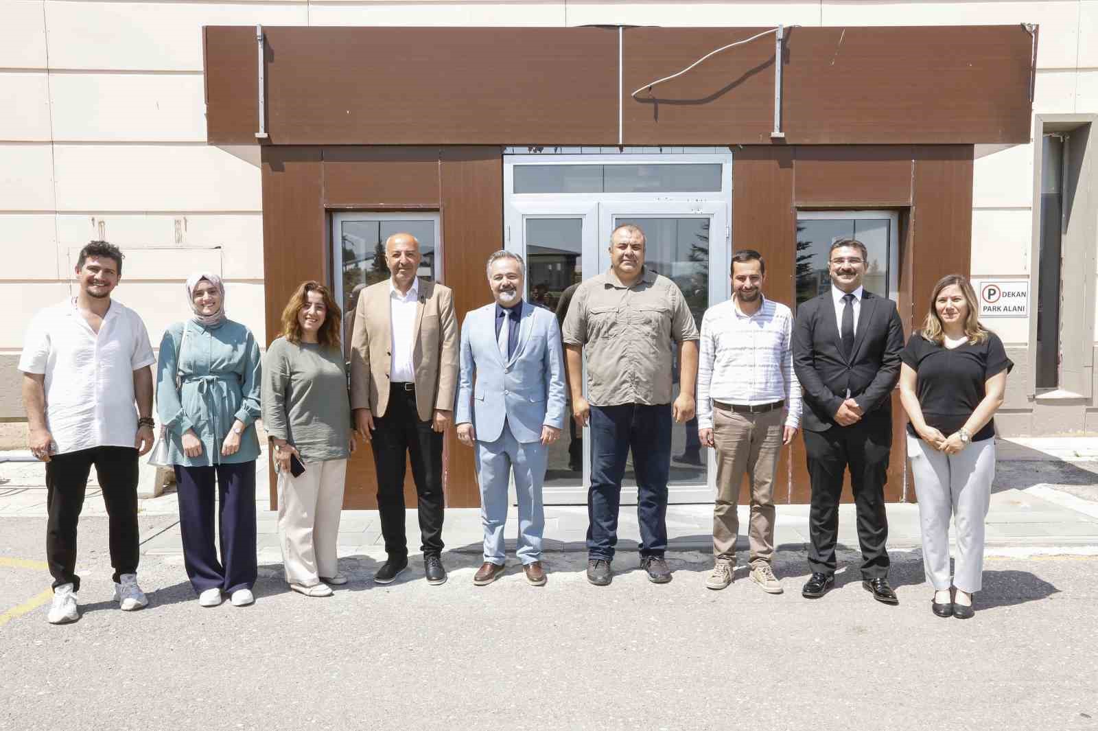 Atatürk Üniversitesi’nde yenilikçi projelerle öne çıkan başarılar destekleniyor