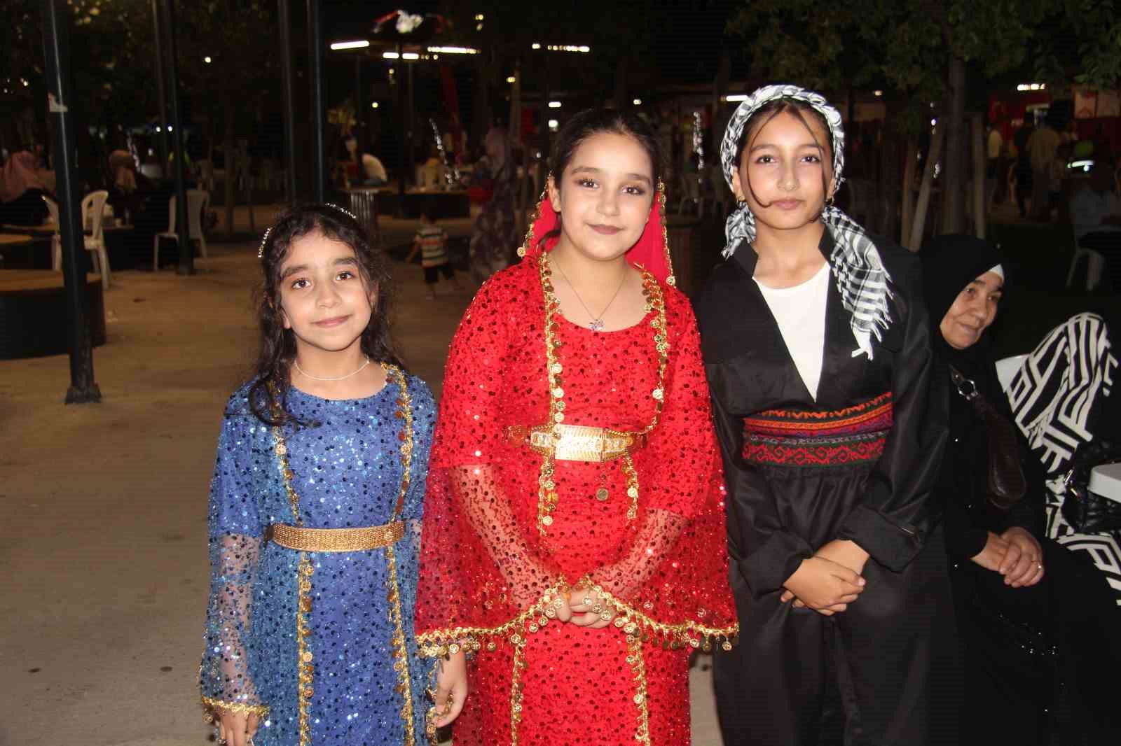 Hemşehri Dernekleri Festivali renkli g&ouml;r&uuml;nt&uuml;lere sahne oldu
