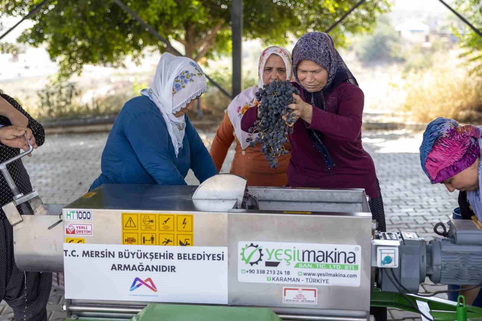 Tarsus’ta üreticilere üzüm sıkma makinesi desteği