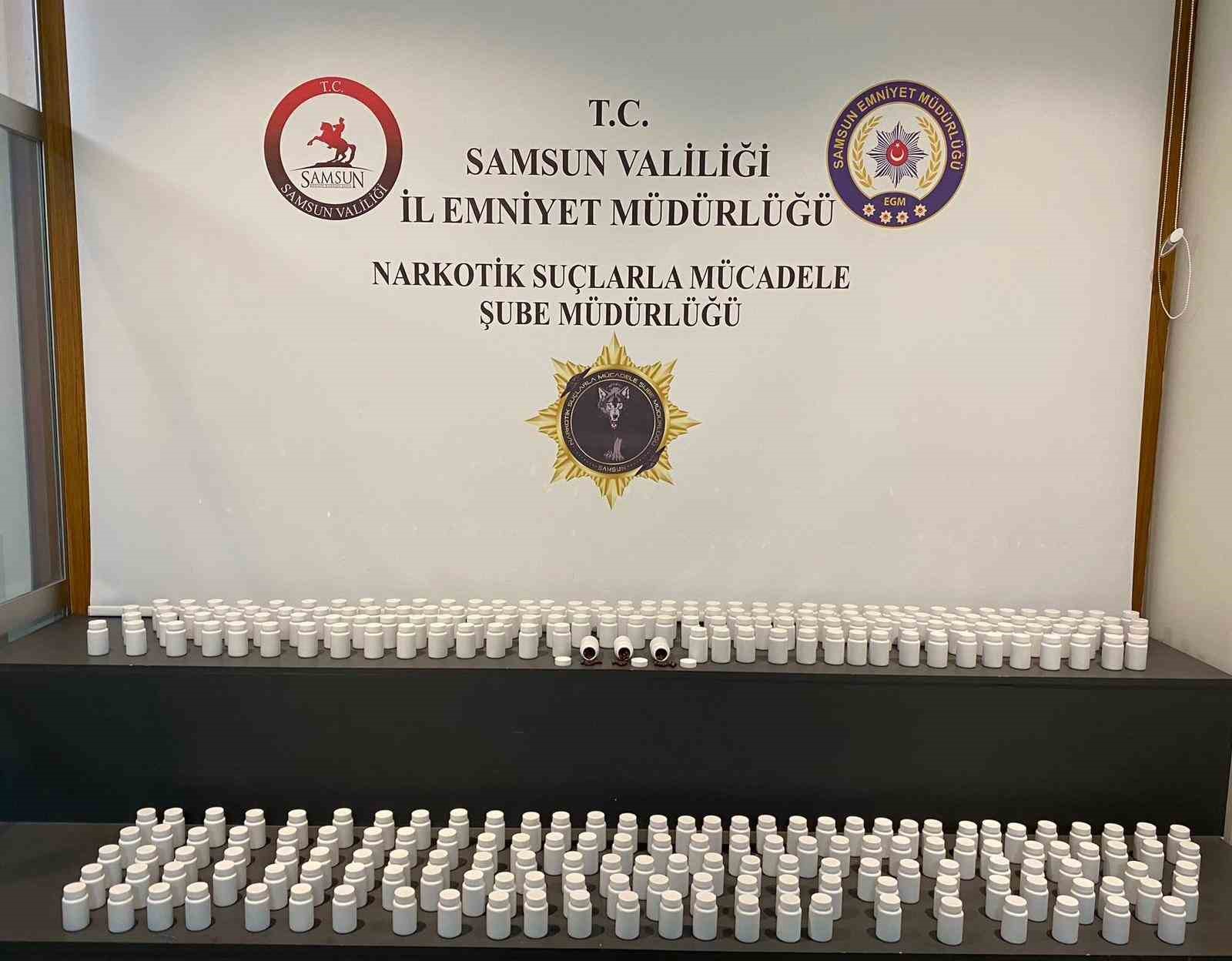 Samsun’da şüpheli araçta 16 bin 555 adet sentetik ecza ele geçirildi: 1 gözaltı