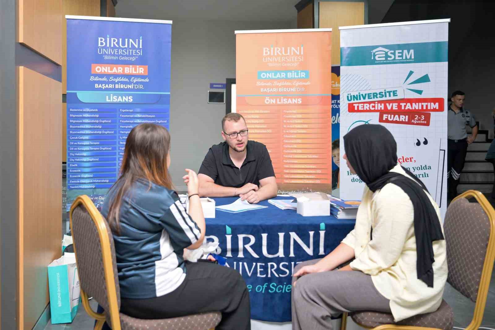 "Tercih ve Tanıtım Fuarı" Esenyurtlu gençleri üniversitelerle buluşturdu