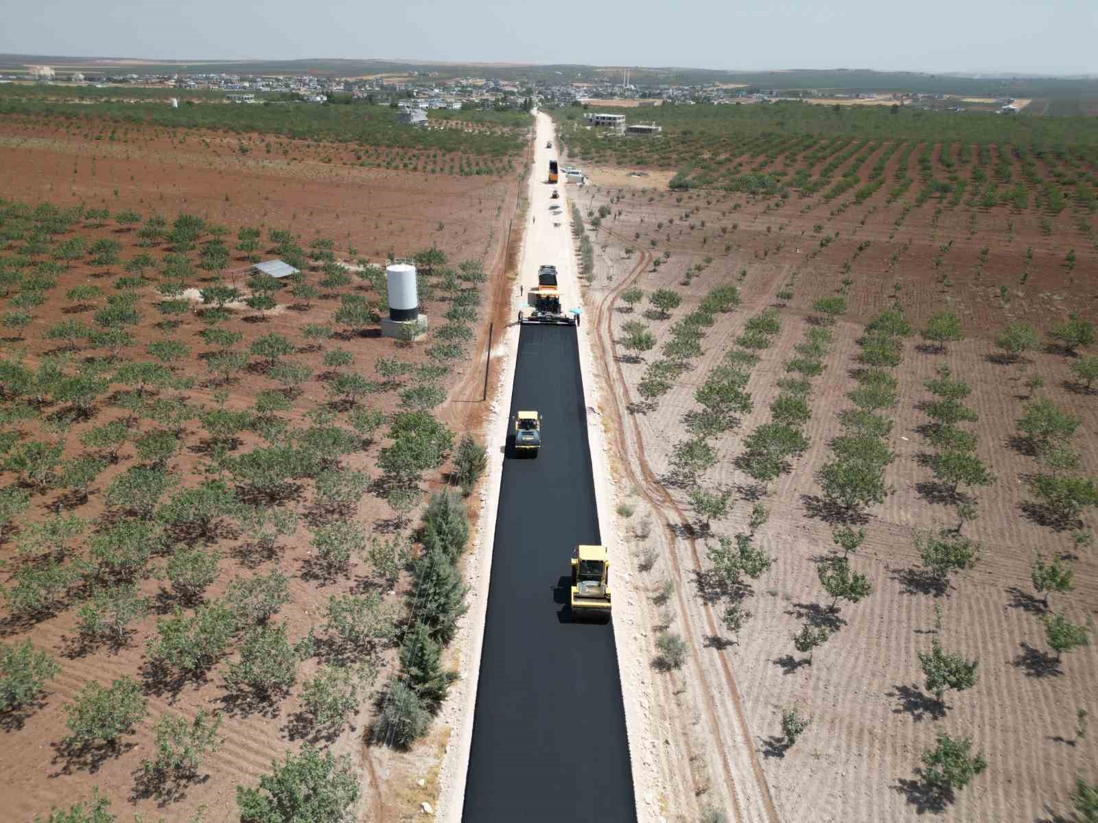 Birecik kırsalında asfalt sevinci