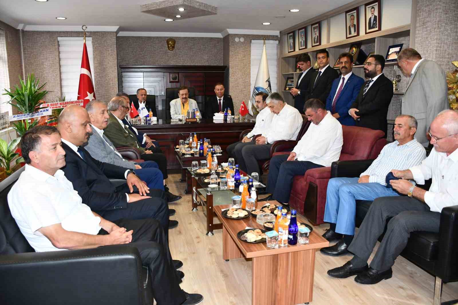 TOBB Başkanı Hisarcıklıoğlu&rsquo;ndan Akşehir&rsquo;e taziye ziyareti
