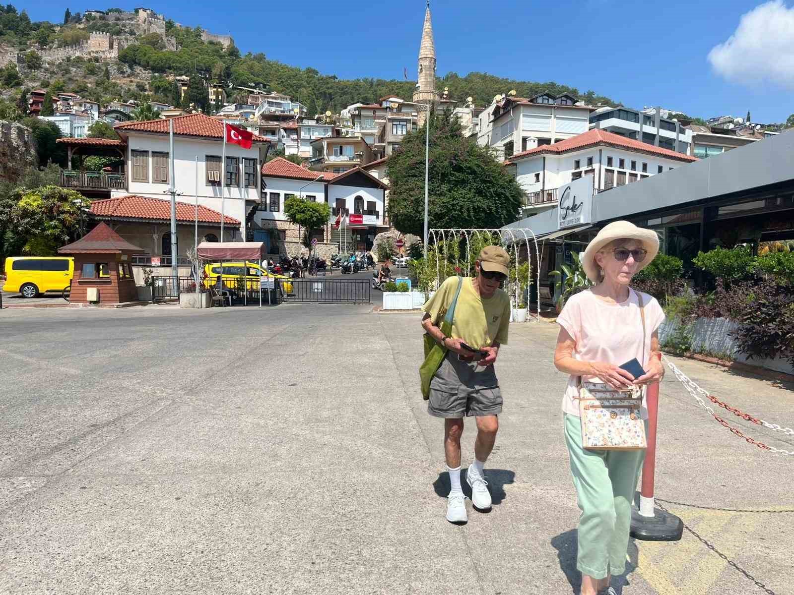 Amerikalı 602 yolcu ve 393 m&uuml;rettebatlı dev kruvaziyer Alanya&rsquo;da
