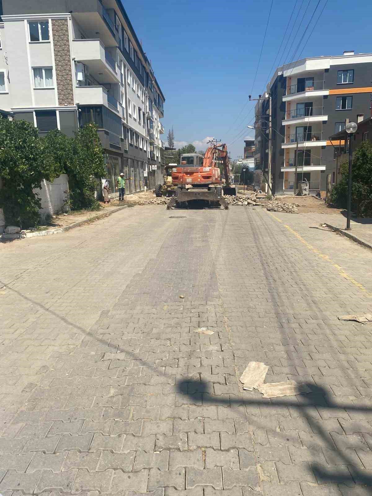 Sultanhisar&rsquo;da 5 bin metrekarelik parke taşı &ccedil;alışması s&uuml;r&uuml;yor
