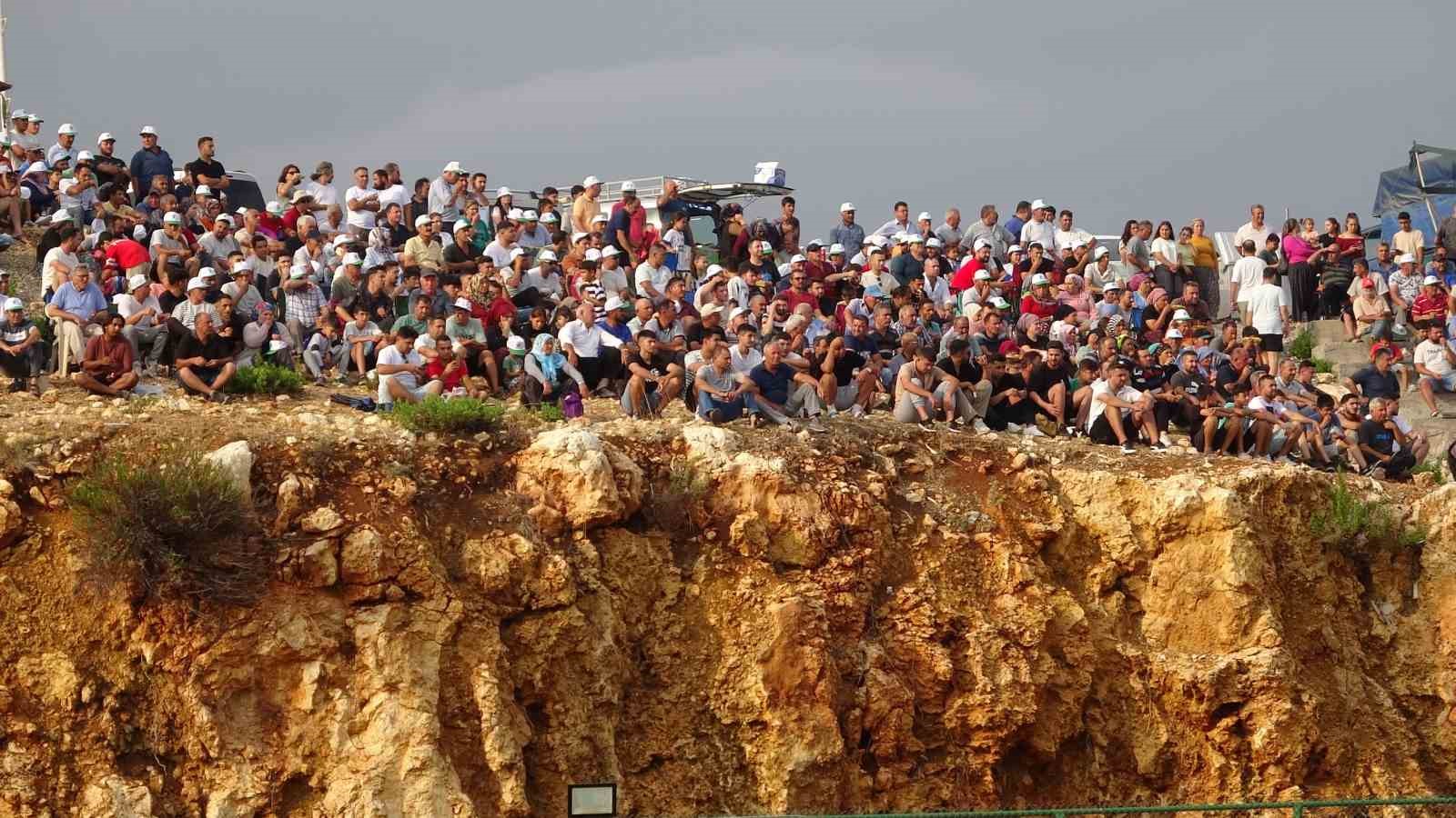 Böyle futbol turnuvası görülmedi: Maçı tepelerden izlediler