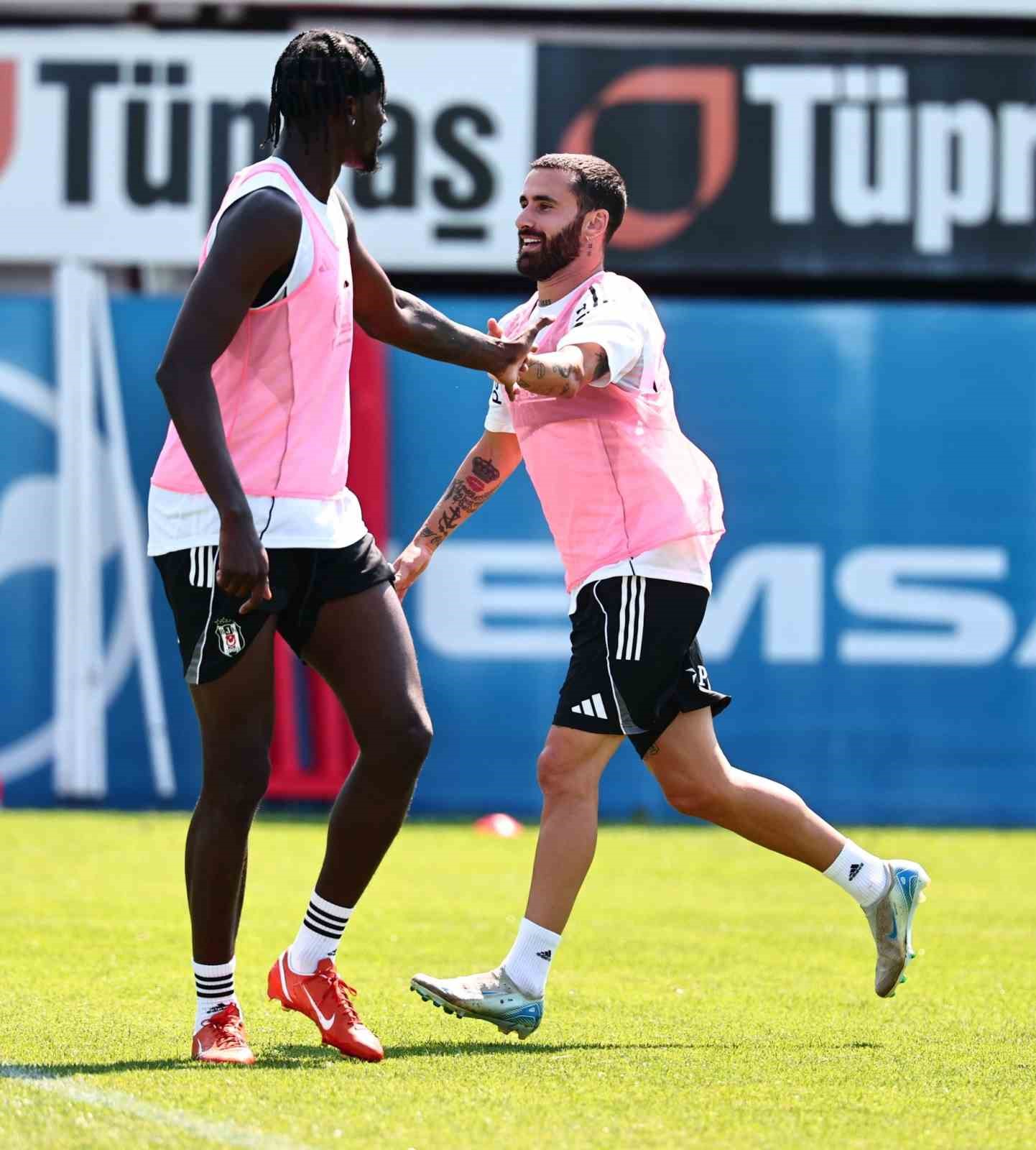 Beşiktaş, St. Patrick ma&ccedil;ı hazırlıklarına devam etti
