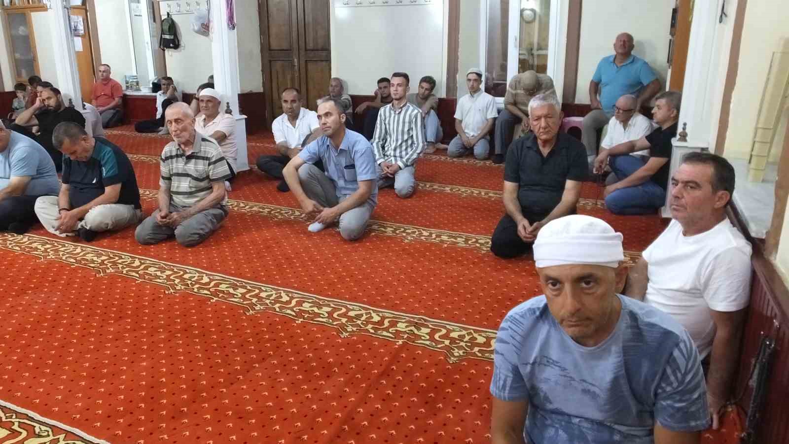 Balıkesirli imamın vaazları 3 il&ccedil;eden vatandaşları buluşturuyor
