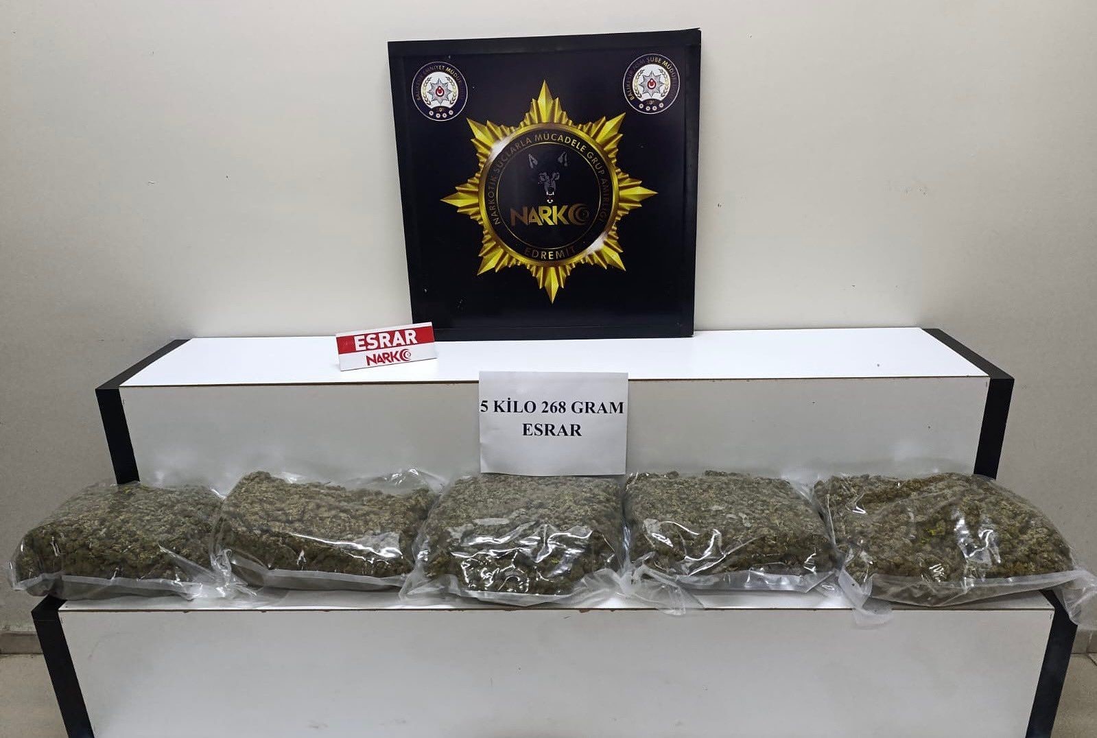 Edremit’te 5 kilogram esrar ele geçirildi