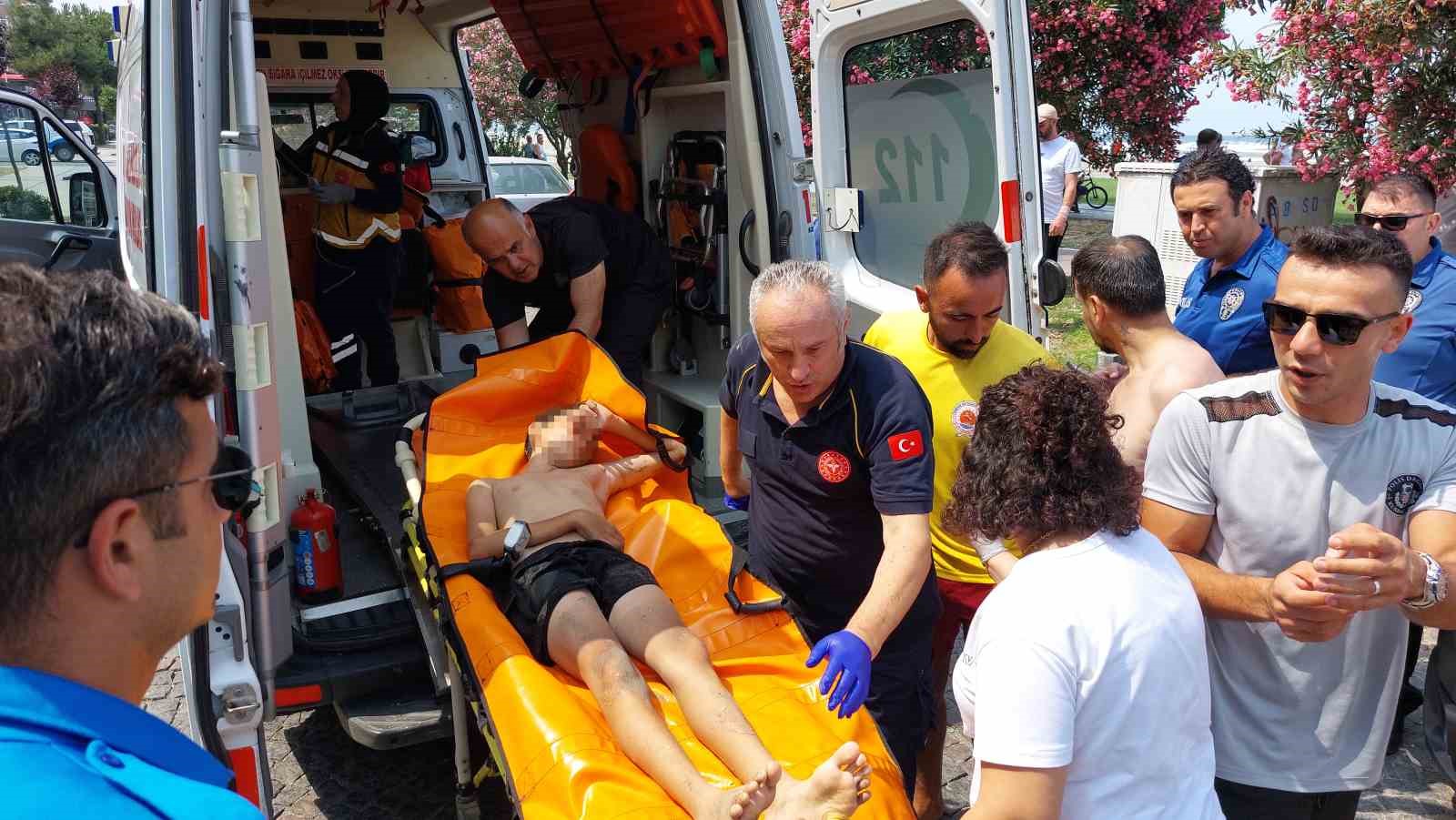 Boğulma tehlikesi geçiren çocuğu babası kurtardı