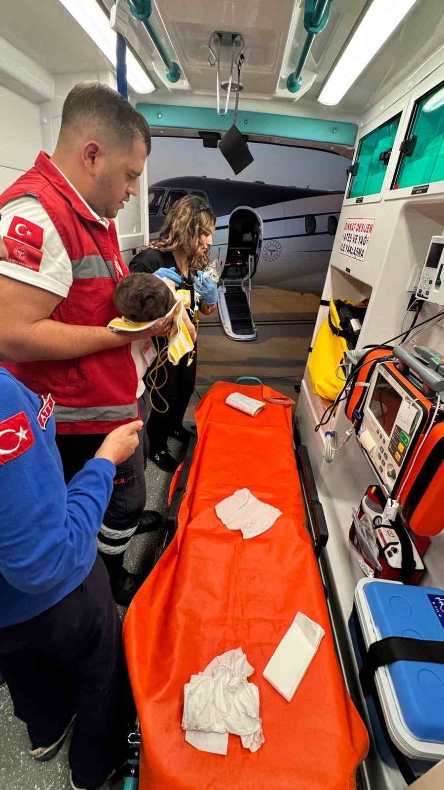 Solunum yetmezliği yaşayan bebek ambulans uçakla Ankara’ya sevk edildi