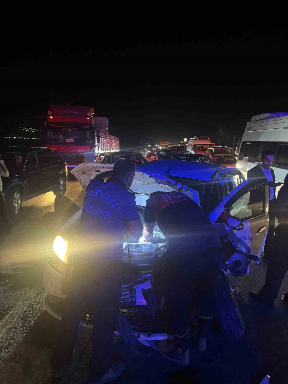 Bitlis’te trafik kazası: 4 yaralı