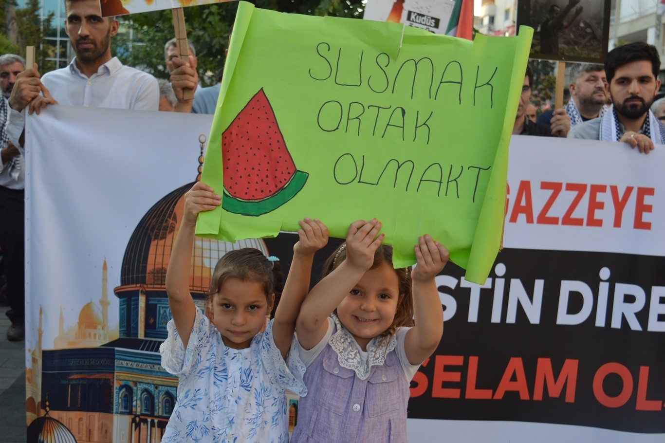 Gazze i&ccedil;in Siirt&rsquo;te ses y&uuml;kseldi: "Sessizlik ihanettir"
