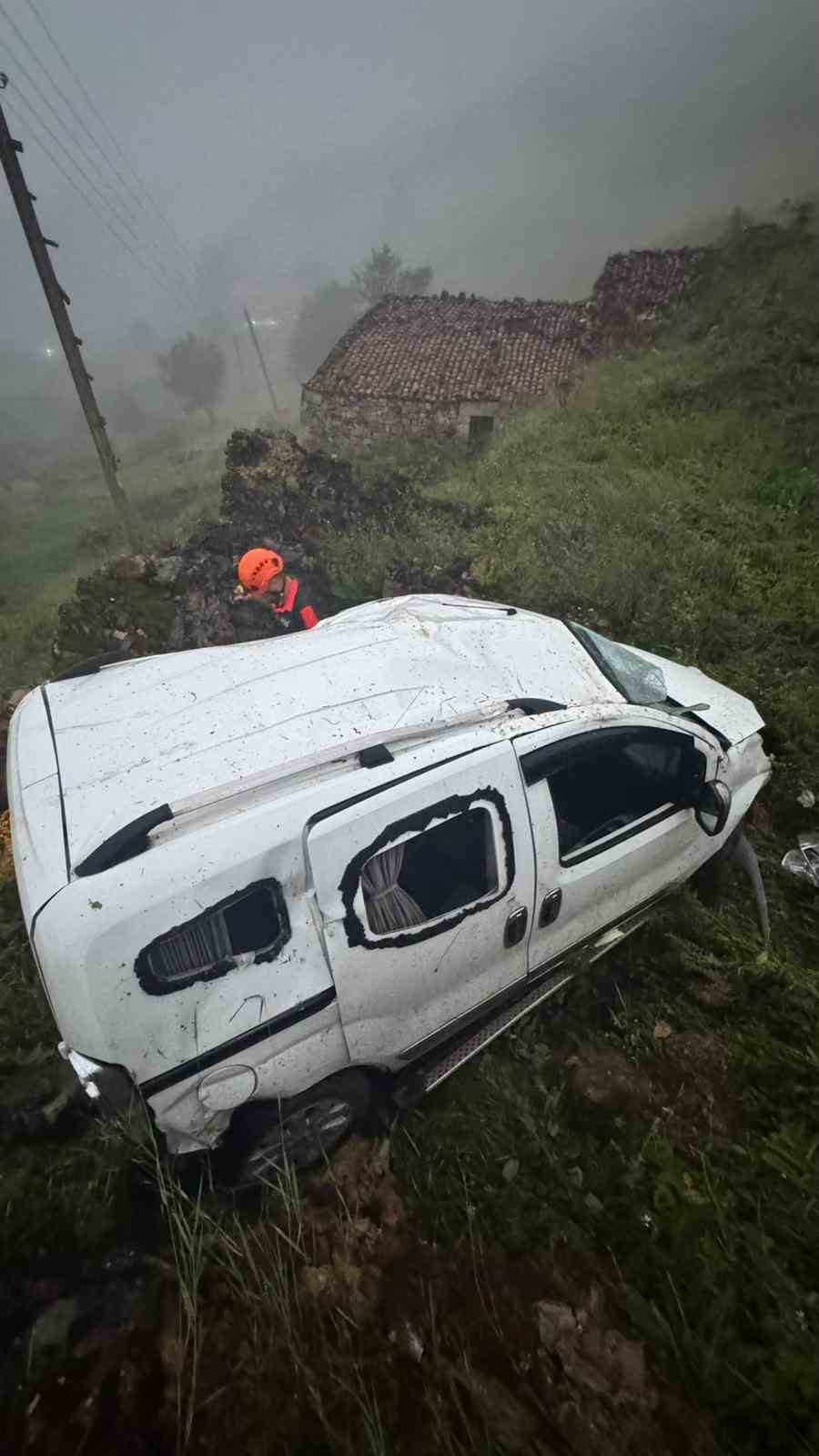 Gümüşhane’de sis nedeniyle araç şarampole yuvarlandı: 5 yaralı
