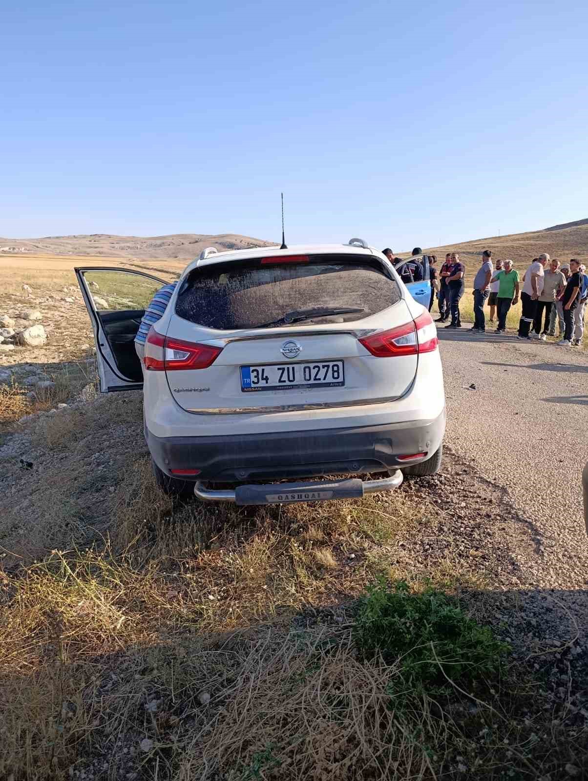 Sivas&rsquo;ta iki otomobil kafa kafaya &ccedil;arpıştı: 1 &ouml;l&uuml;, 1 yaralı
