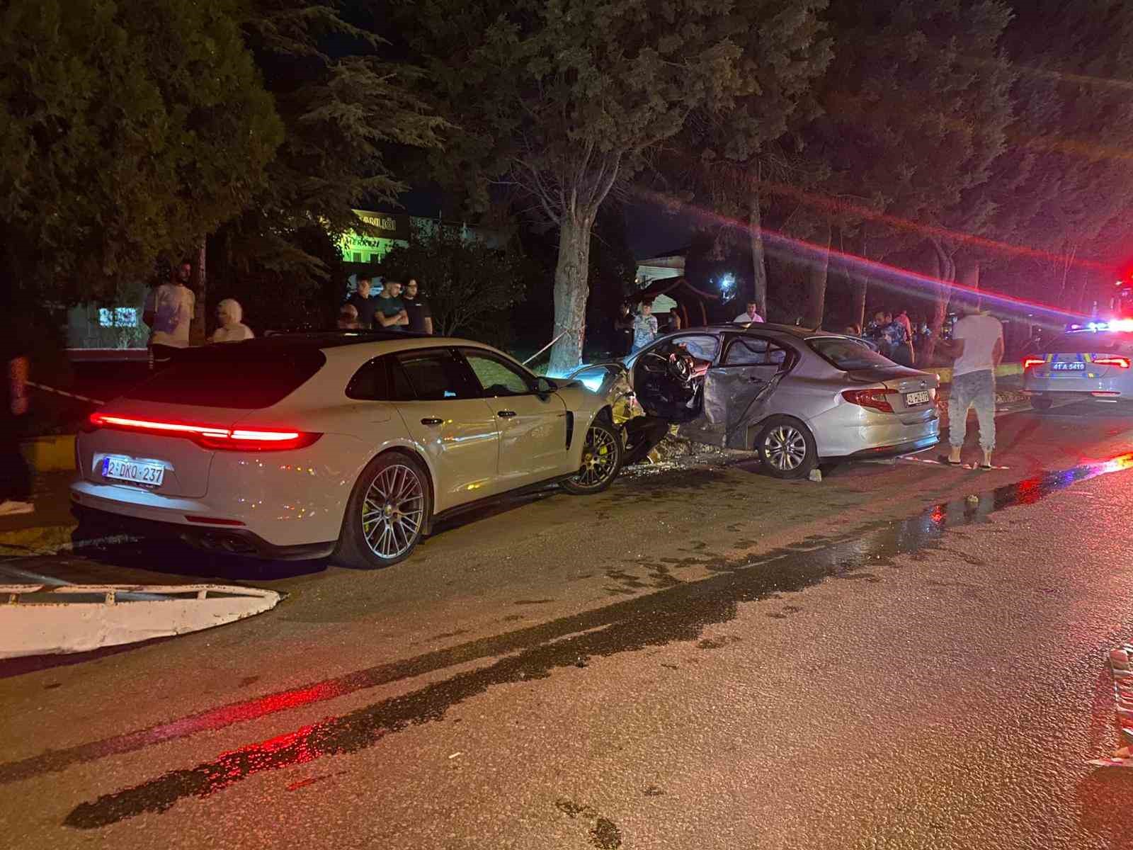 Kocaeli’de iki otomobil çarpıştı: 4 yaralı