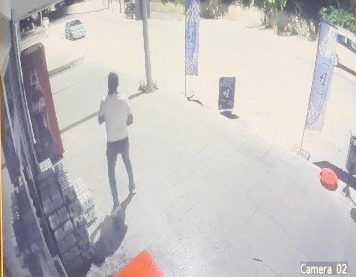 Erzincan&rsquo;da alkoll&uuml; şahıs işyerine saldırdı
