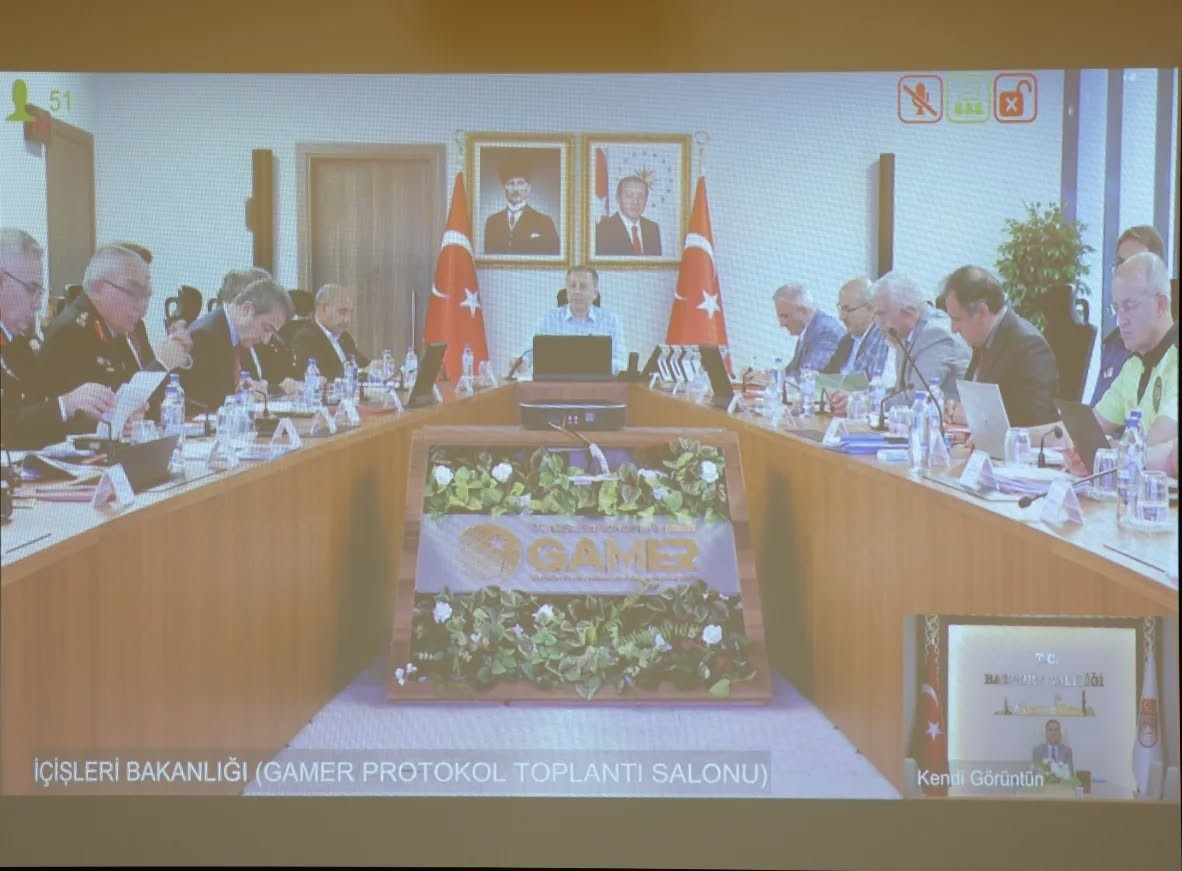 Vali Eldivan Bakan Yerlikaya başkanlığındaki toplantıya katıldı
