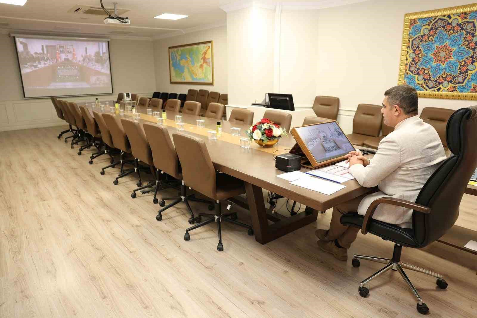 Vali Aslan, Bakan Yerlikaya başkanlığındaki toplantıya katıldı
