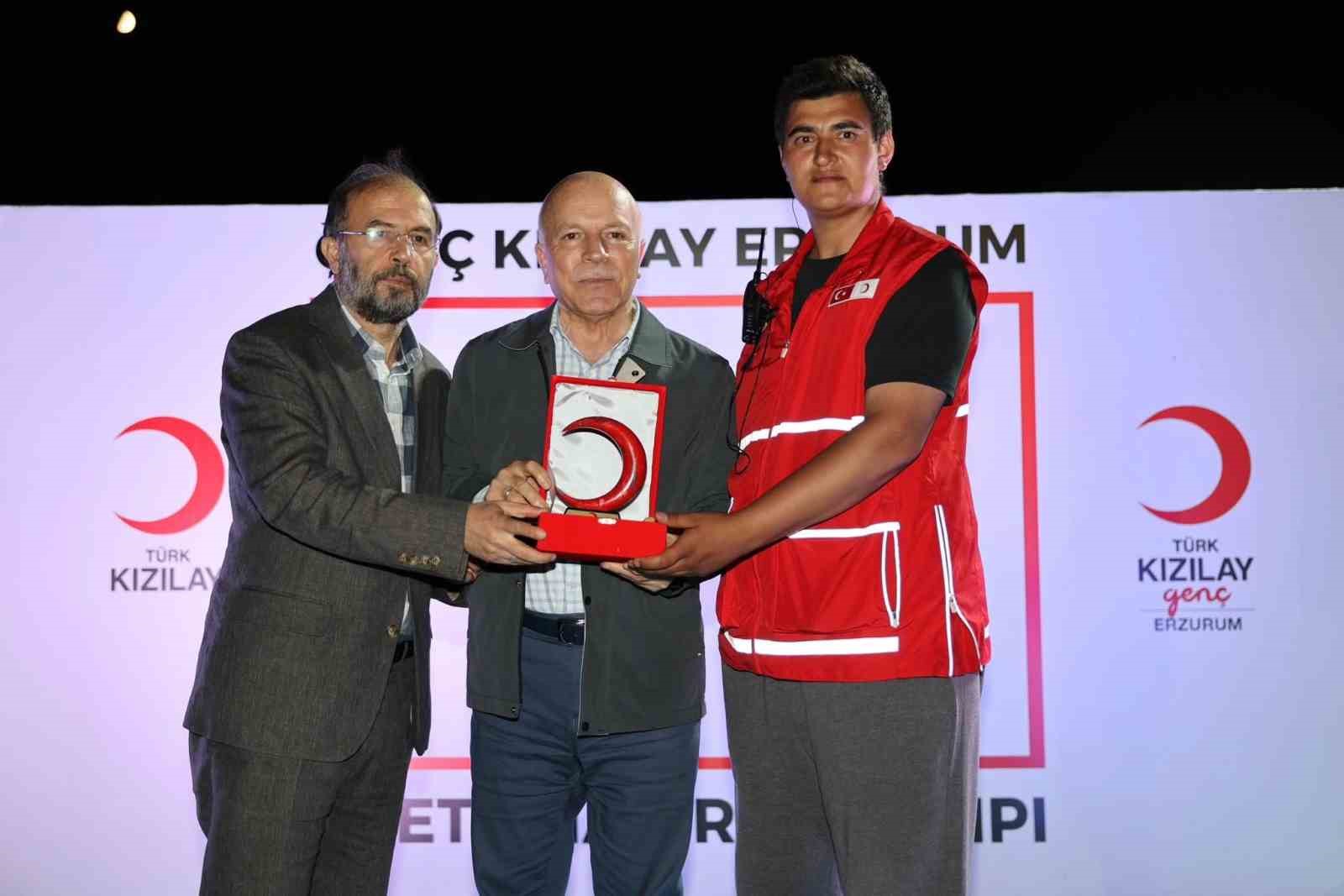 Erzurum Kızılay’a tam not
