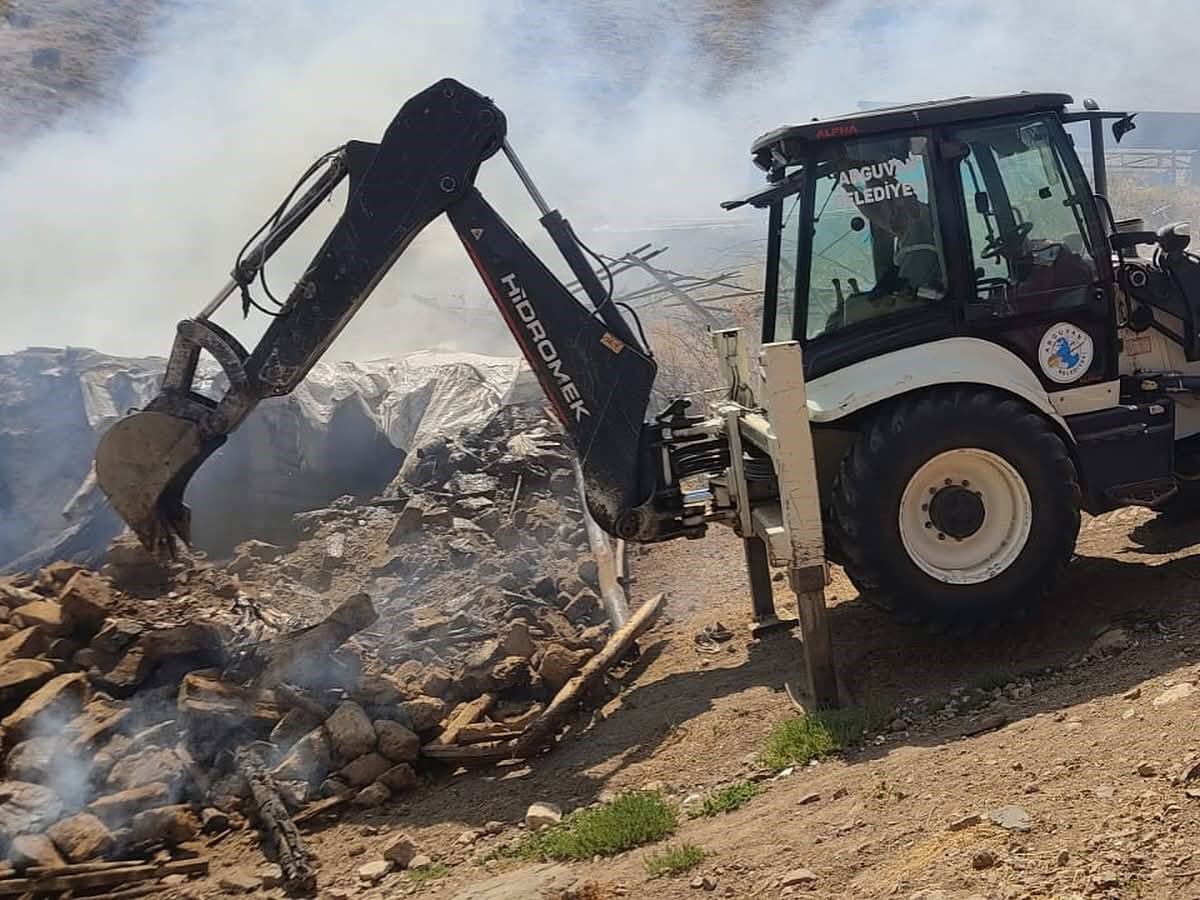 Malatya’da ahır yangını: 10 küçükbaş hayvan telef oldu