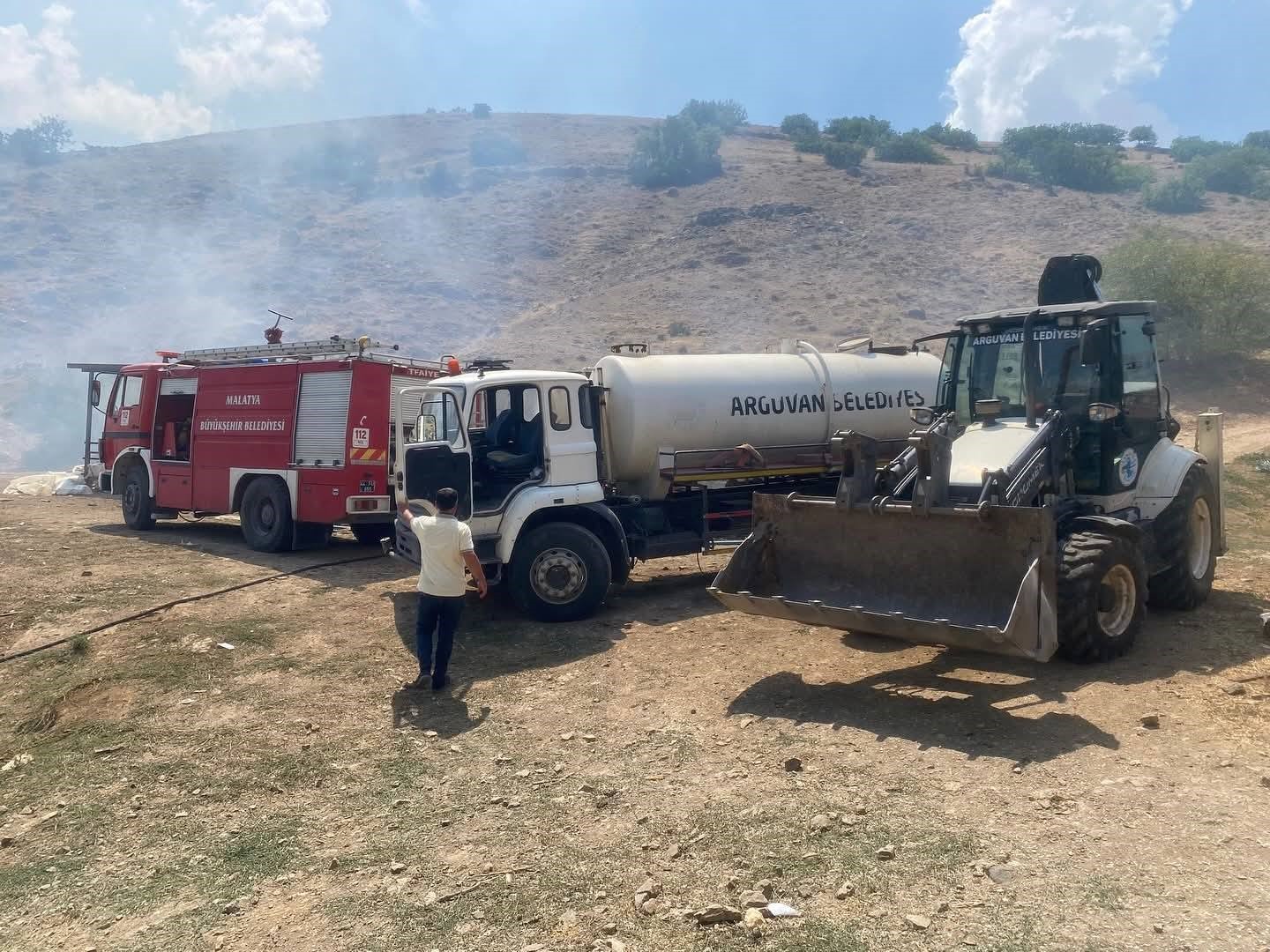 Malatya&rsquo;da ahır yangını: 10 k&uuml;&ccedil;&uuml;kbaş hayvan telef oldu
