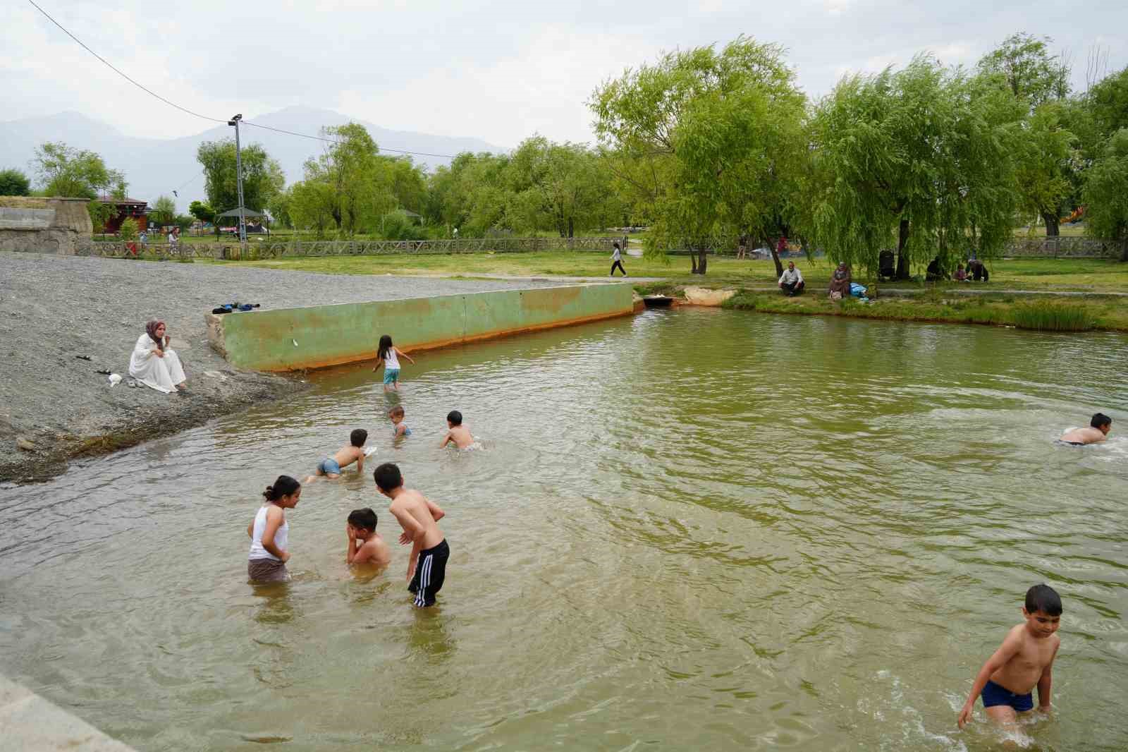 Hava sıcaklıkları mevsim normalleri üzerinde seyretmeye devam edecek
