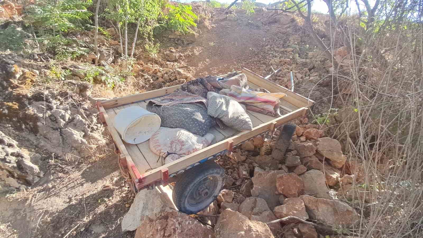 Karaman&rsquo;da at arabası şarampole yuvarlandı: 4 yaralı
