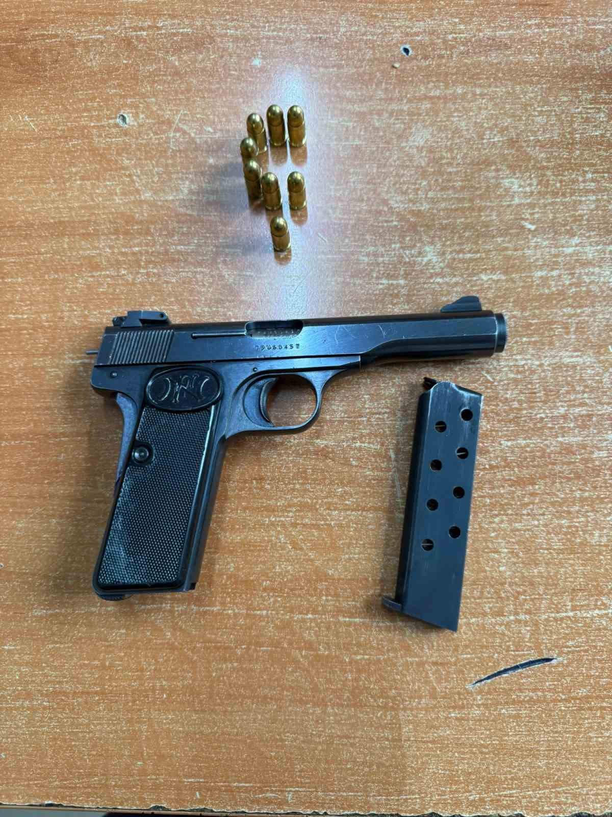 Adana sıcağında montla trafiğe çıkınca polise yakalandı
