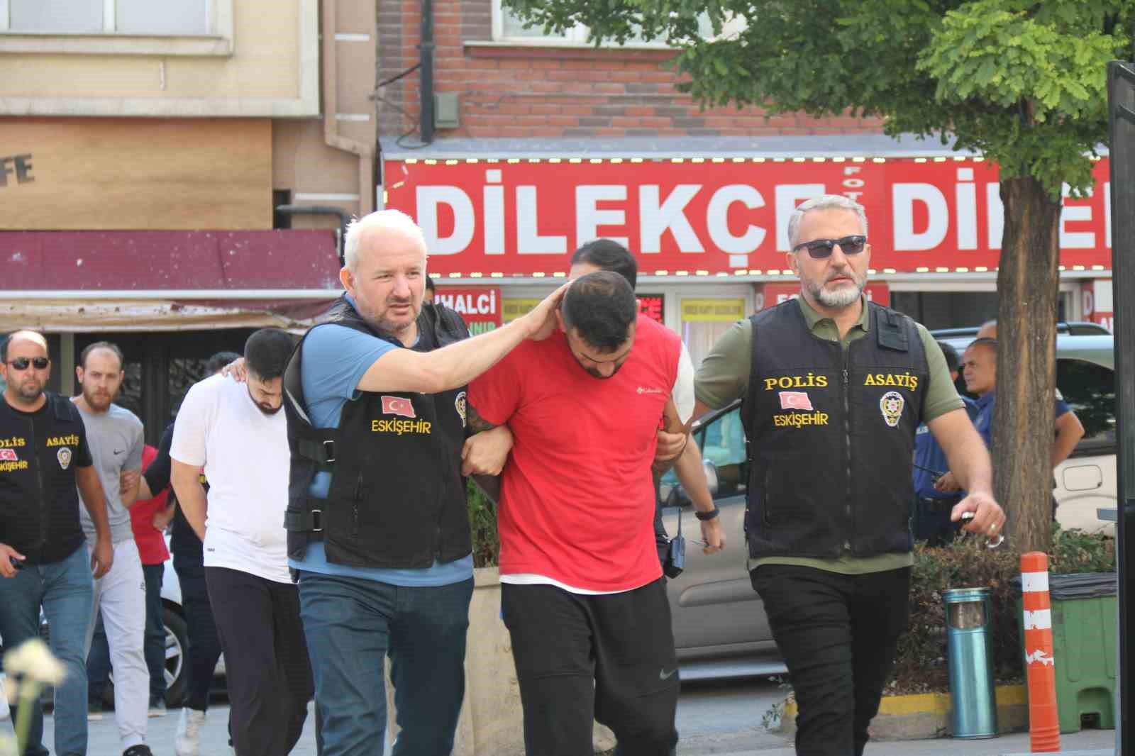 Eskişehir&rsquo;deki silahlı saldırının ş&uuml;phelileri hakim karşısında
