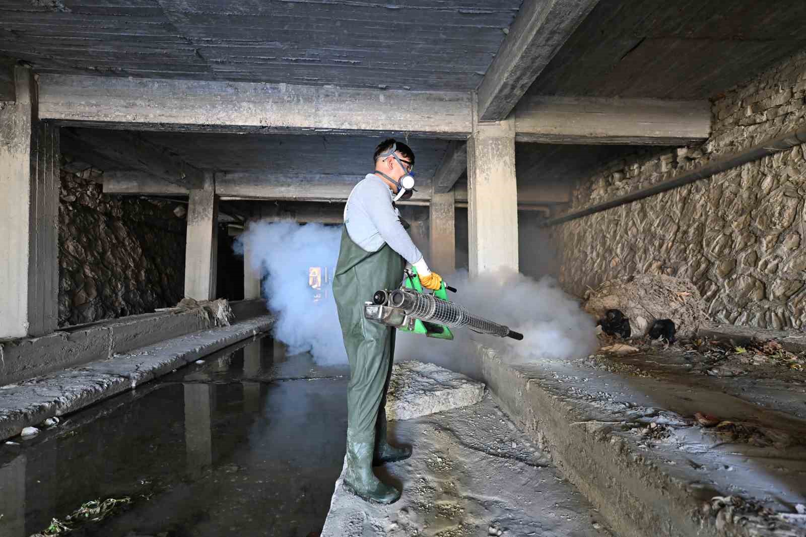 Mut’ta sineksiz yaz için etkili mücadele sürüyor