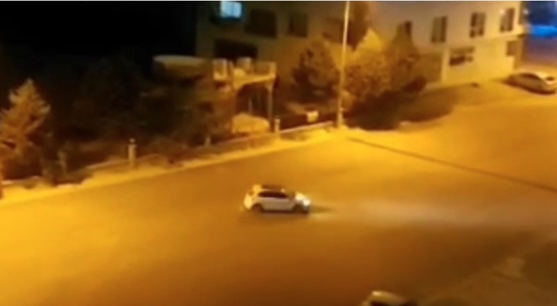 Mersin’de drift atan sürücünün ehliyetine 5 yıl süreyle el konulurken, araç 2 ay trafikten men edildi