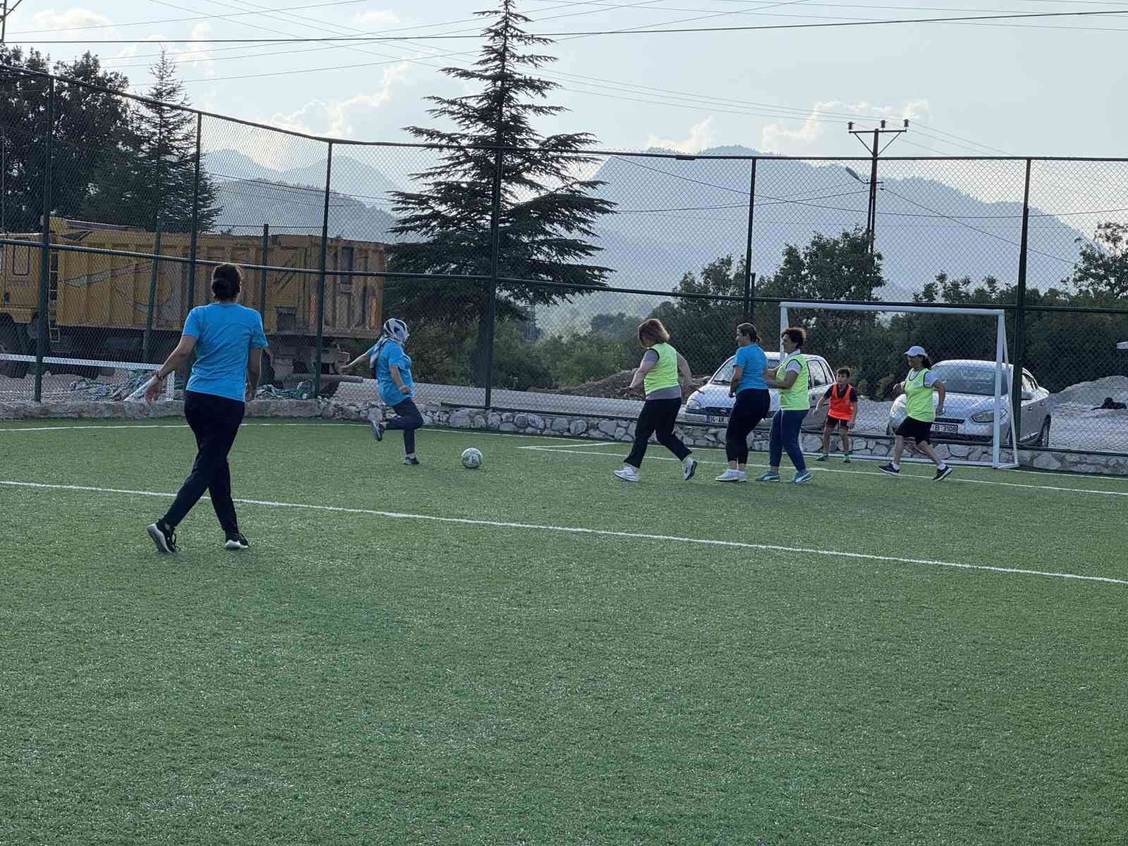 Dünyanın en iyi turizm köyü seçilen Ormana’da kadınlar futbolda buluştu