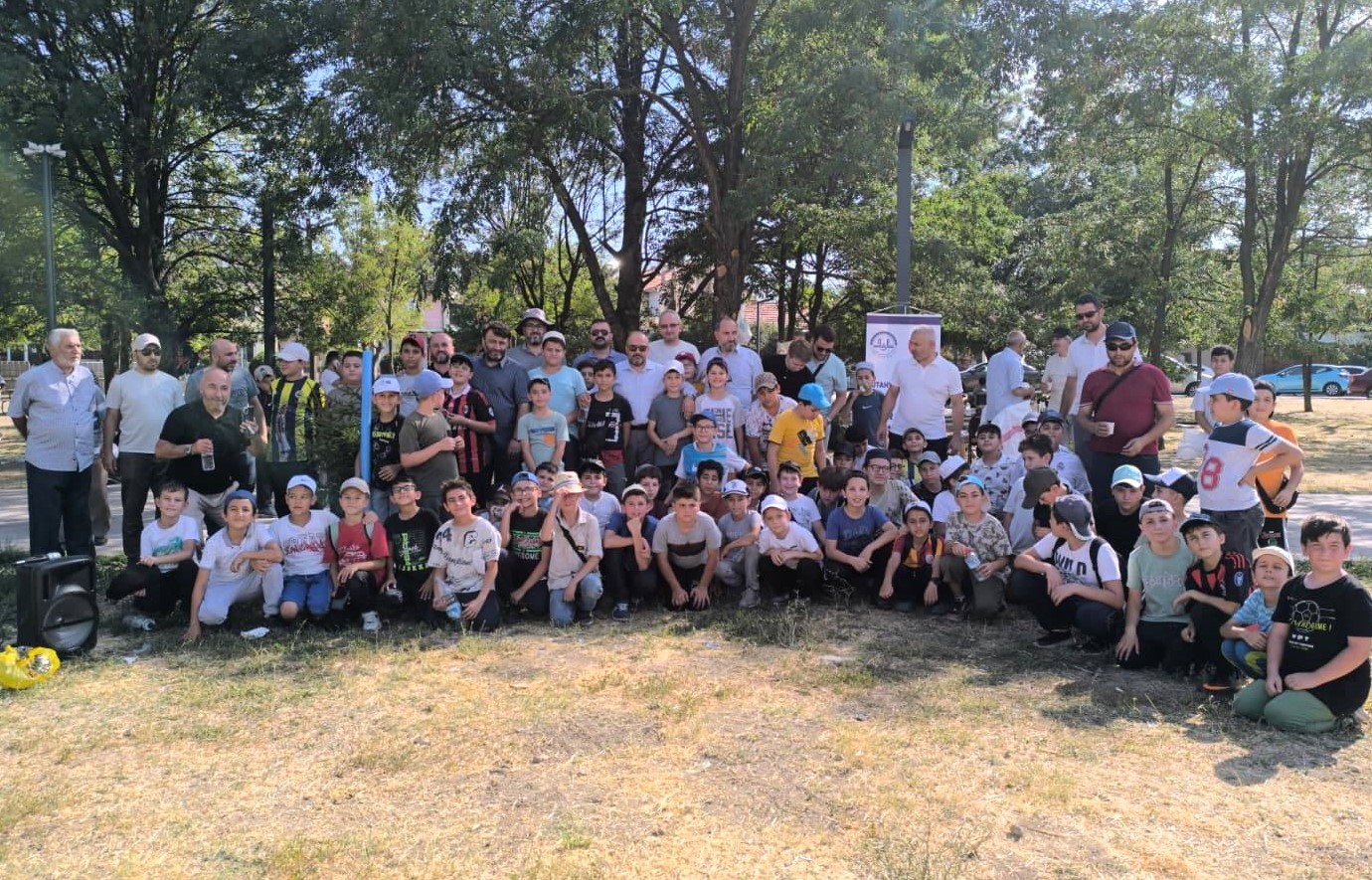 Emir Sultan Hafızlık Kur’an Kursu öğrencileri piknikte buluştu