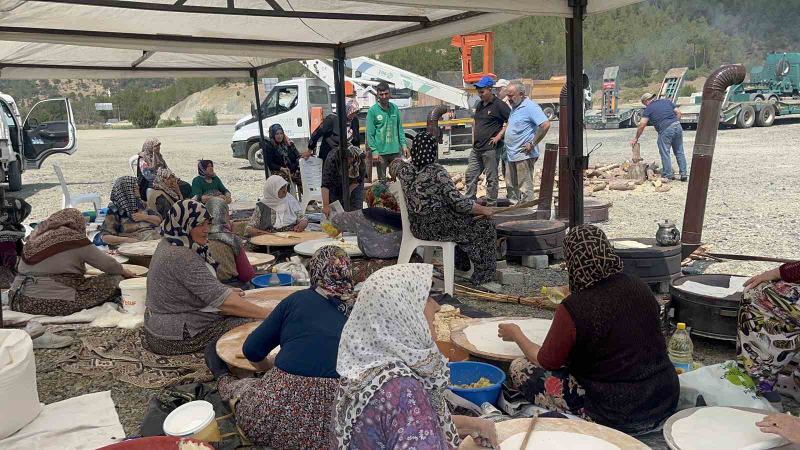 Kütahyalı kadınlar hayır kazanmak için birleşti