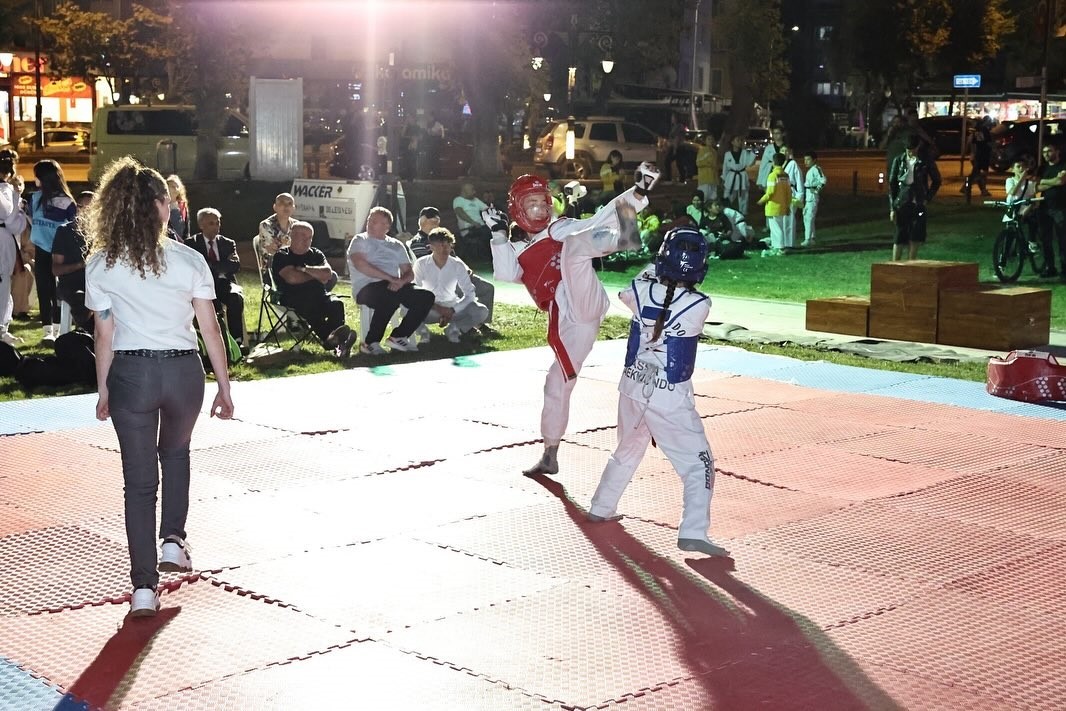 Kütahya’da Minikler Taekwondo Turnuvası renkli görüntülere sahne oldu