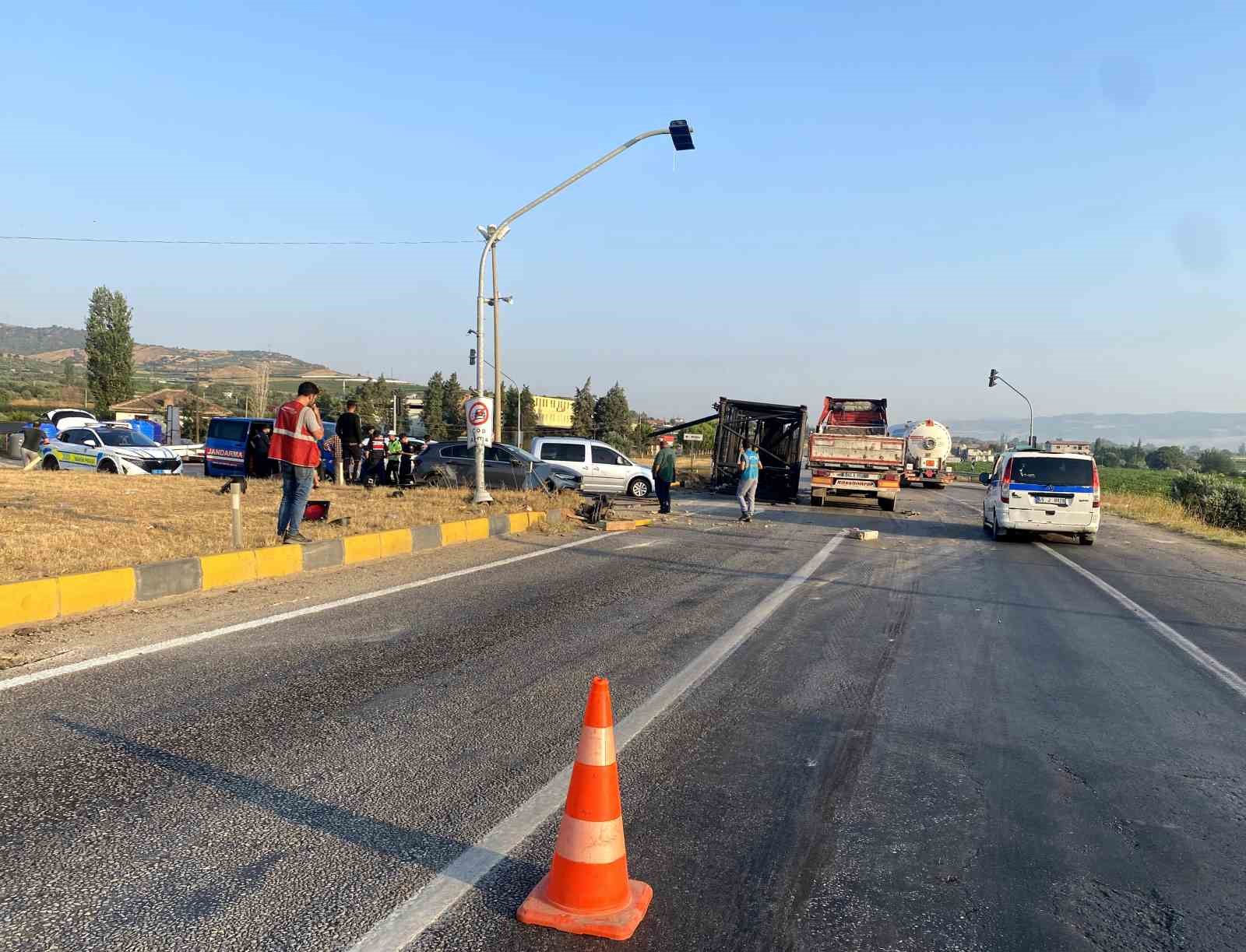 Manisa&rsquo;da zincirleme kaza: 2 yaralı
