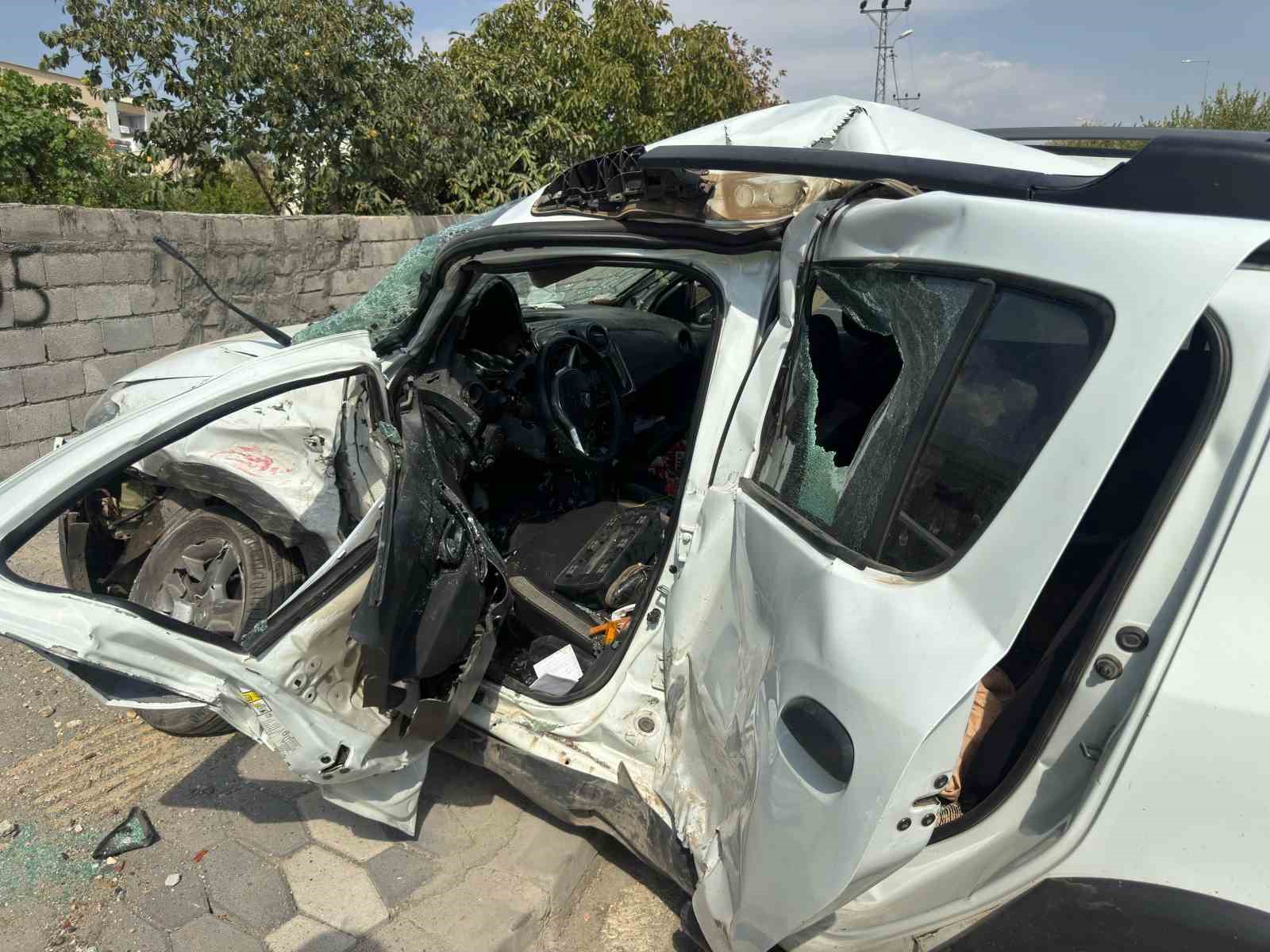 Kazada ağır yaralanan sürücü hayatını kaybetti