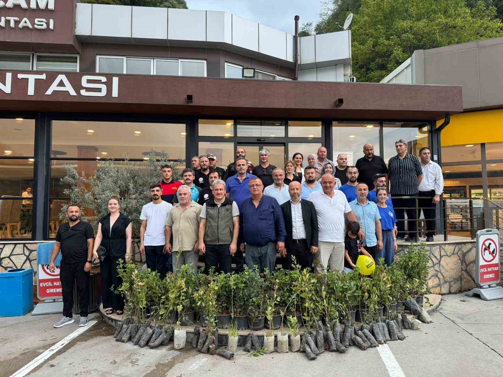 Alevlerin söndüğü yerde dayanışma yeşerdi: Geyve’ye fidan desteği